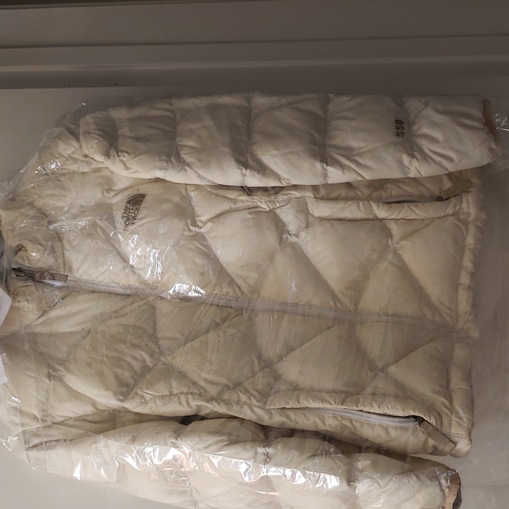 North Face puffy jacket. Girls size Large. It fit me. I'm a small in women's.